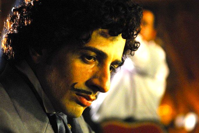 Santiago (Michel Melamed) na minissérie Capitu (2008).