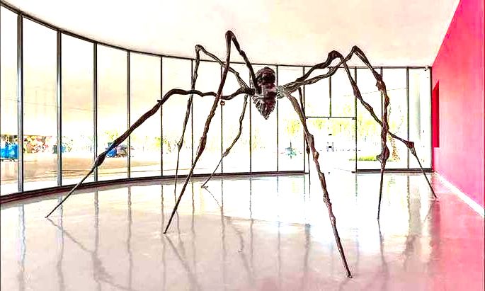 escultura de aranha de Louise Bourgeois