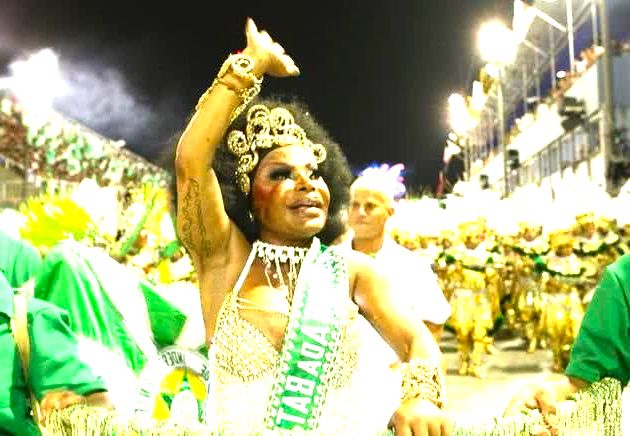 Elza Soares, madrinha da bateria da escola de samba Mocidade Independente, 2010