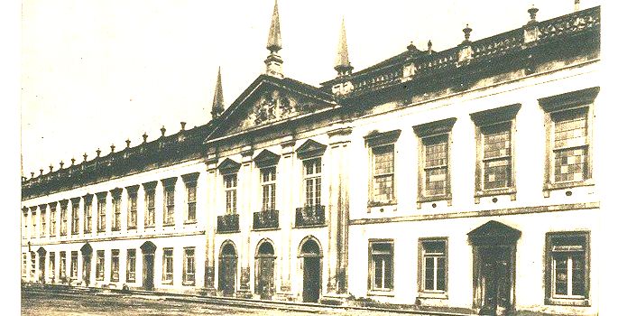 A Universidade de Coimbra abrigou o poeta Gonçalves Dias durante alguns anos da sua juventude. Lá o jovem rapaz fez uma série de amizades e foi contaminado pelo romantismo que já vigorava na Europa.