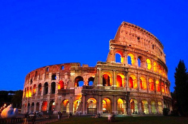 coliseu romano, enorme anfiteatro feito de pedras