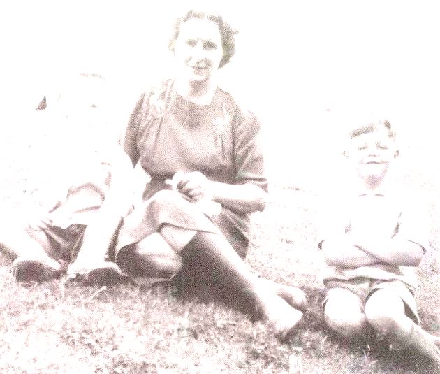 Retrato de Paul com sua mãe e irmão.
