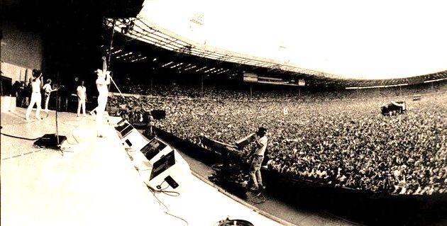 O show Life Aid, realizado em julho de 1985, não foi o primeiro show de reencontro da banda após o afastamento do conjunto.