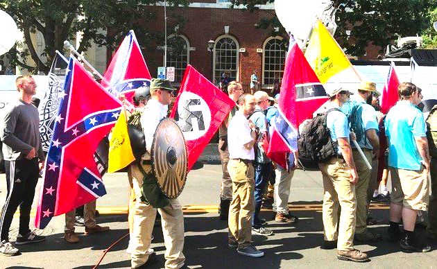 Fotografia do encontro da direita em Charlottesville, 2017.