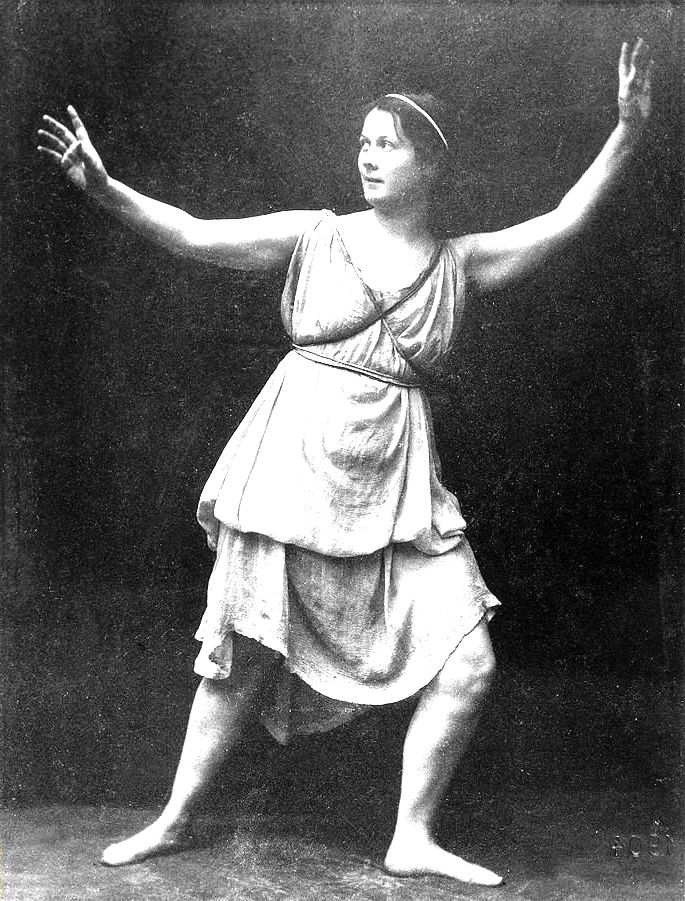 retrato de Isadora Duncan em pose de dança com vestido esvoaçante