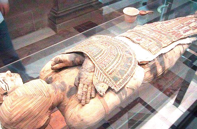arte funerária do Egito exibindo múmia embalsamada