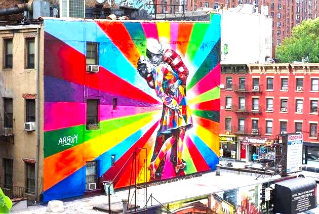 Mural “O Beijo” foi produzido em junho de 2012, em Manhattan, Chelsea.