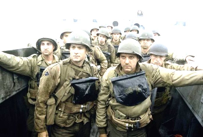 Grupo de soldados organizados em fila.