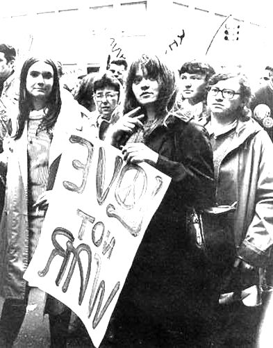 Imagem de um protesto contra a guerra do Vietnã.