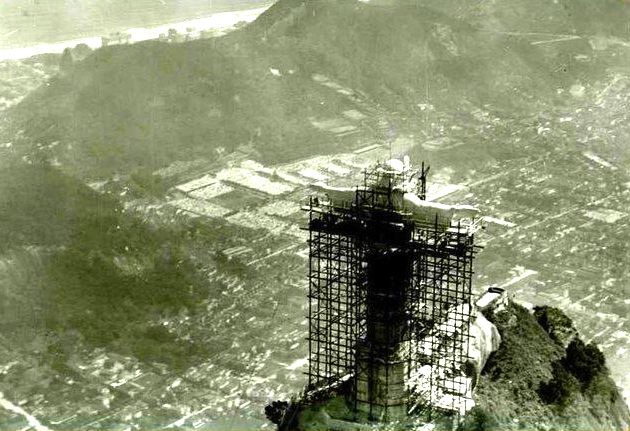 Registro feito durante a construção do Cristo Redentor.