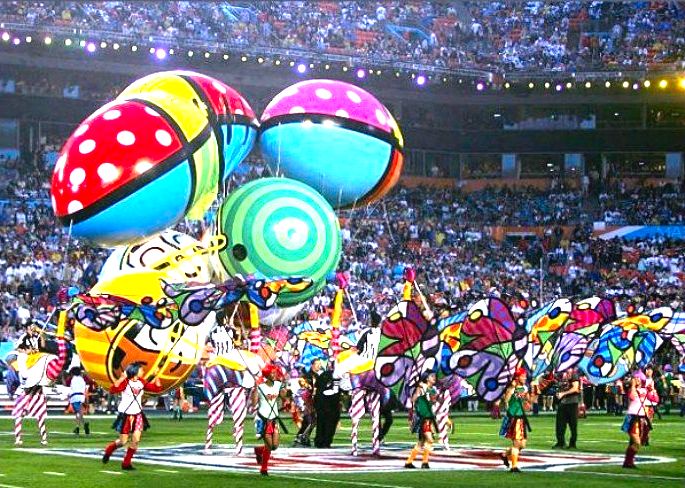 Romero Brito e Cirque du Soleil super bowl