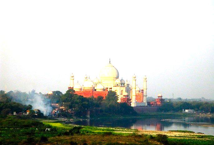 Taj Mahal, localizado na cidade de Agra.