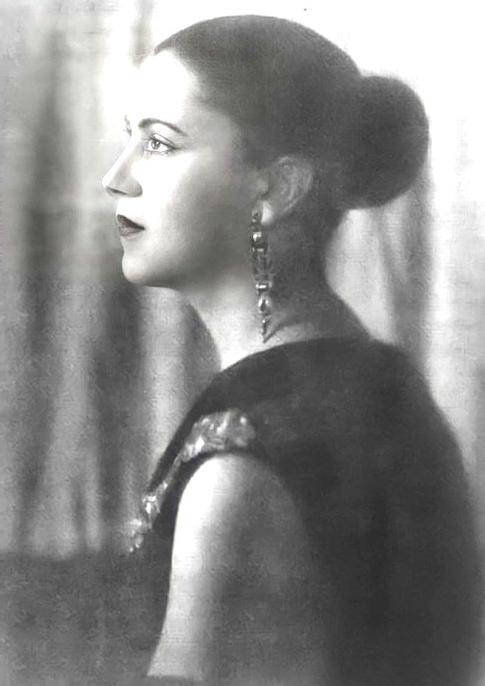 Retrato de Tarsila do Amaral de perfil