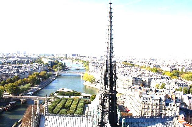Notre Dame Agulha do telhado. Século XIX.